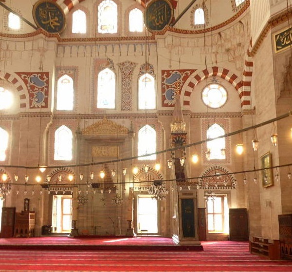 İstanbul cami temizliği itina ile yapılır